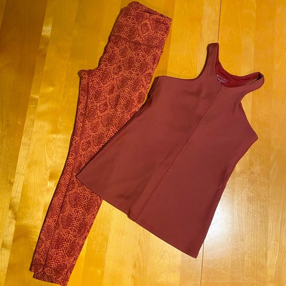 Athleta Pants - Athleta Ultimate Stash Pocket Snake Tight + Tank
